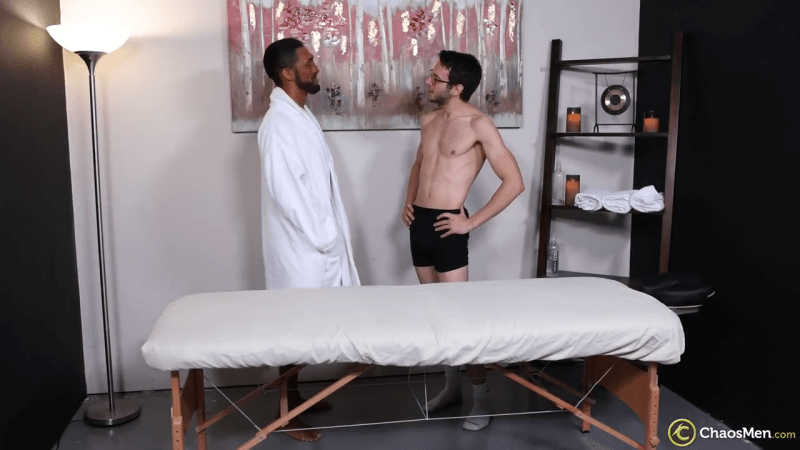 Izzy Danger & Luka Phoenix – Serviced