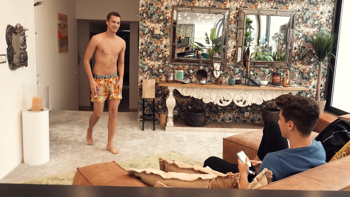 Oscar Scholz & Tommy Clapton – Issue #334