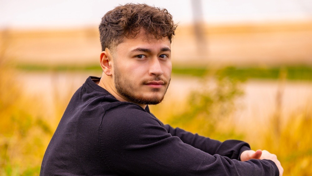 Theo Banks – The Solo Spank