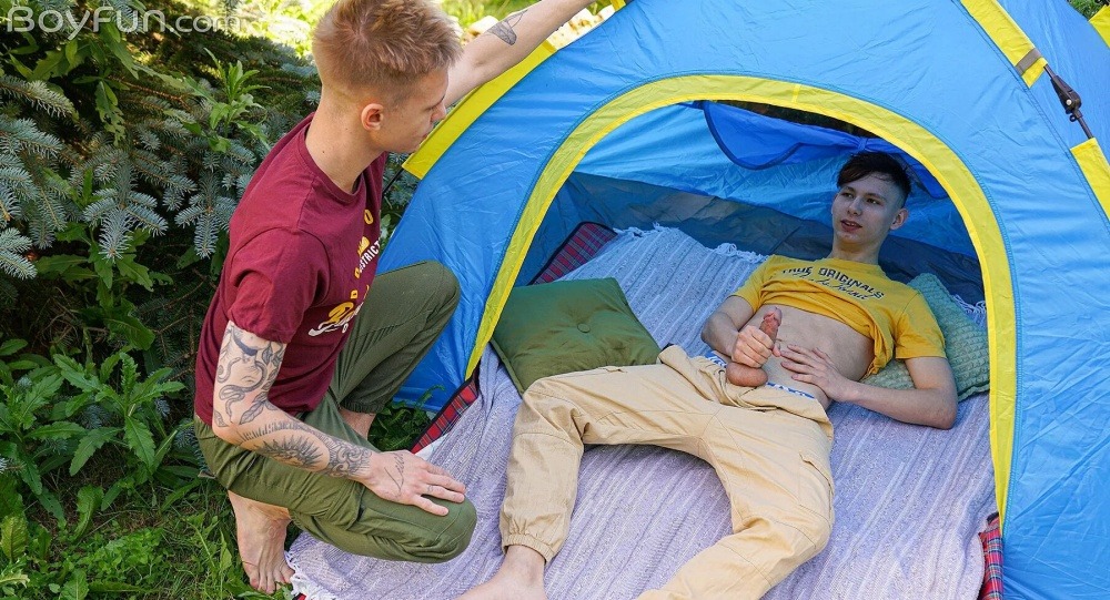 Max Gen & Rimi Morty – Pitch a Tent