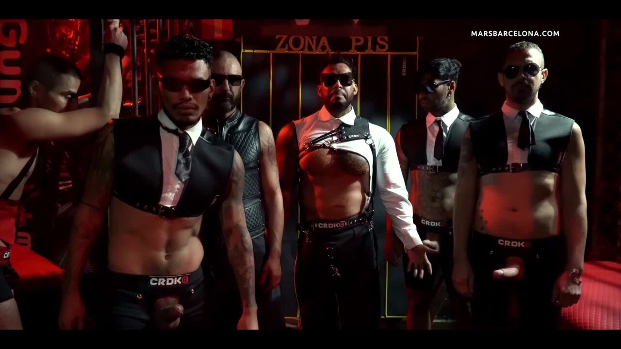 Matrix Orgy 9 guys in 1 place! RAW!