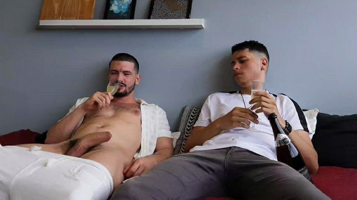 Amigo Virou Amante (Friends To Lovers)