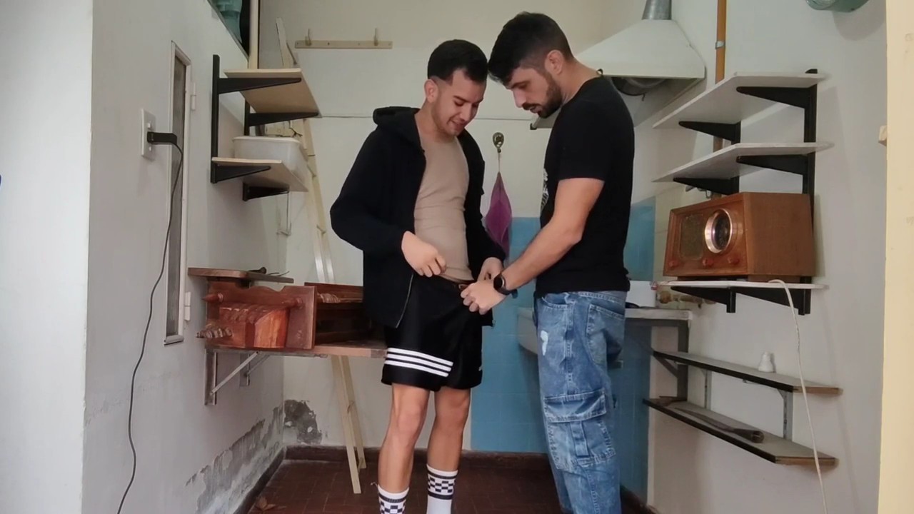 Julian Shul & Viajerohoot – My friend had his sweatpants bulging down There