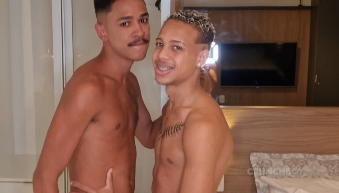 Lucas Ferrai & Mazoni Lucas – two straight buddies agree to fuck together