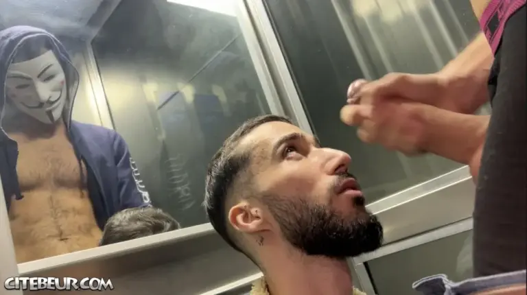 Cocksucker & Andolini XXL – The good neighbor sucks Andolini massive dick in the elevator