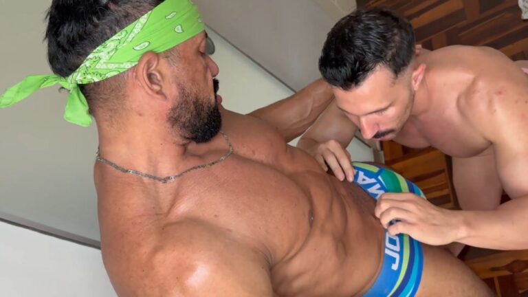 Lex Santana & Shane Thomas – Interracial Lima Hookup – Shane’s Butt Hung Top Lex