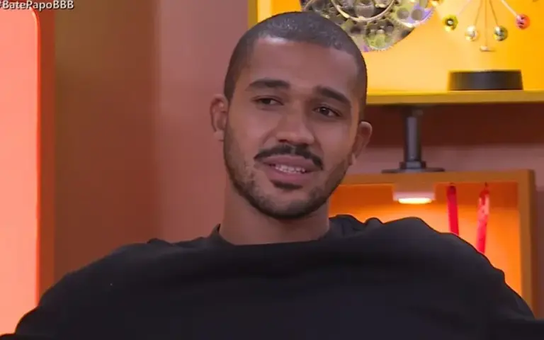 Matheus Moreira is careless and exposes his private parts while showering on BBB 26